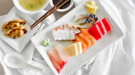 10. Sashimi Deluxe (15 Pieces)