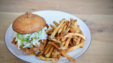 Panino Al Pollo Fritto Con Patatine Fritte