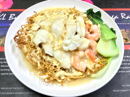 Seafood Crispy Noodle With Egg Sauce