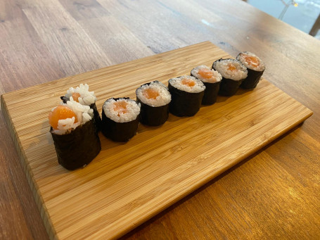 Salmon Maki (8Pcs)