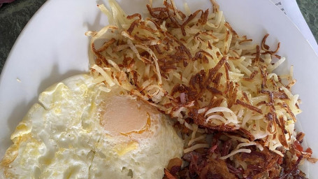 Colazione Con Hash Di Carne In Scatola E Uova