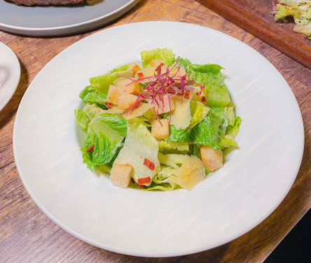 Traditional Caesar Salad Chuán Tǒng Kǎi Sā Shā Lǜ