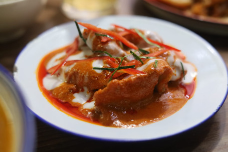 Set Penang Fish Fillet Curry W/ Jasmine Rice Bīn Chéng Hóng Kā Lí Yú Liǔ Pèi Sī Miáo Bái Fàn Tào Cān