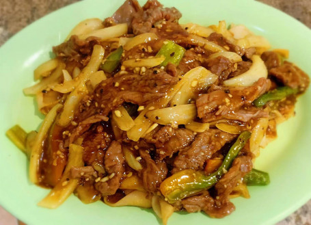 Black Pepper Beef Fried Rice Noodles