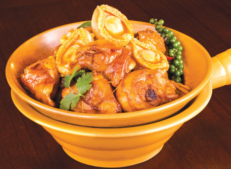 Abalone And Chicken In Clay Pot Bào Yú Jī Bāo