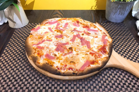 Chuán Tǒng Xià Wēi Yí Fēng Wèi Báo Bǐng Classic Hawaiian Pizza