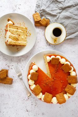 8 Inch Caramel Lotus Biscoff Cake