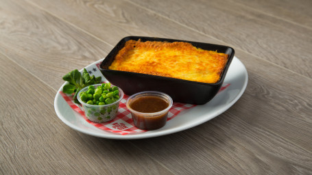 Shepherds Pie With Fresh Garden Peas And Gravy