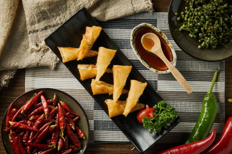 Crisp-Fried Vegetarian Spring Rolls Zá Gū Chūn Juǎn (3 Pieces)