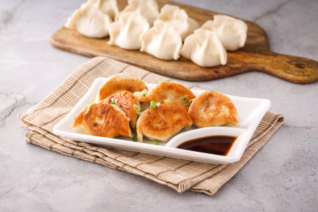 Guō Tiē (5Zhī Pan Fried Dumplings (5Pieces