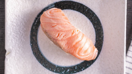 Smoke Salmon Nigiri (1 Piece)