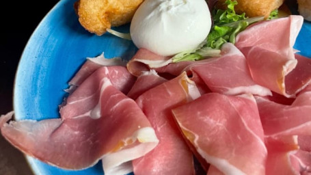 Prosciutto Crudo Coccoli E Burrata