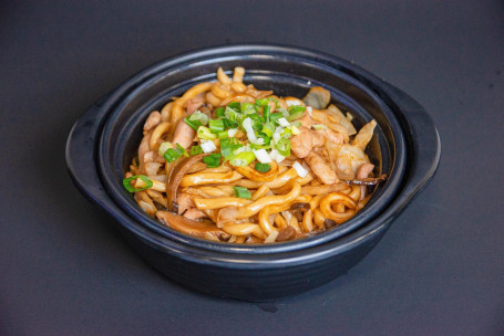 Clay Pot Udon With Chicken In Black Bean And Chili Xiāng Là Shì Zhī Huá Jī Bāo Zǐ Mèn Wū Dōng