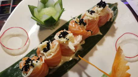 Creamy Salmon Tobiko (6Pc)