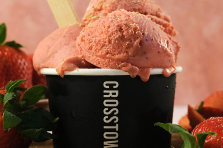 Strawberries Cream Ice Cream Pot (120Ml)