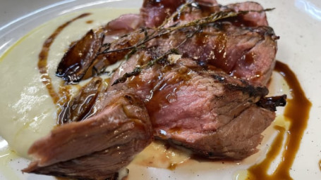 Tagliata Di Manzo Alla Griglia, Fondo Bruno E Spuma Di Patate Al Tartufo Con Scalogno Bruciato