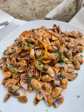 Tagliolini Con Telline E Pomodoro Datterino O Vongole