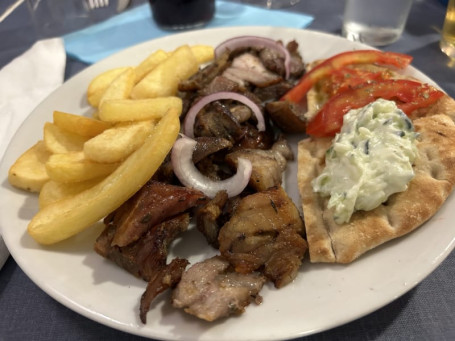 Gyros Con Pita, Patate, Tzatziki E Pomodori