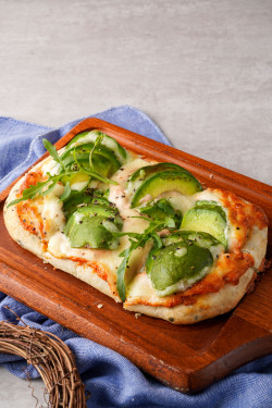 B1. Jú Niú Yóu Guǒ Zhī Shì Qiān Dǎo Jiàng Cōng Yóu Báo Bǐng Pǔ Tōng Baked Scallion Pastry With Avocado And Cheese In Thousand Island Dressing Regular