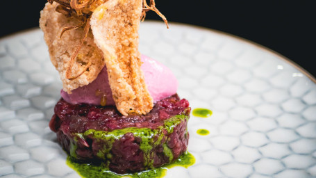 Tartare Di Pecora, Maionese Delicata Alle Ostriche Con Cialda Al Finocchietto Selvatico