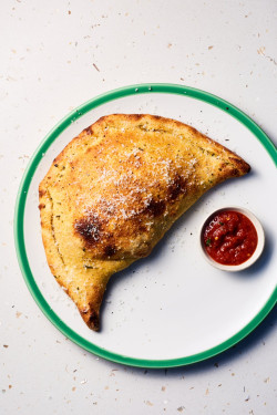 Calzone Agli Spinaci E Formaggio Caprino (V)