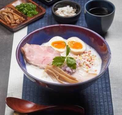 Nóng Hòu Diāo Bái Tāng Lā Miàn Rich Sea Bream Fish Ramen