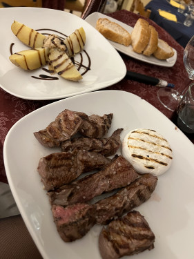 Tagliata Di Manzo Con Tomino Piemontese Grigliato