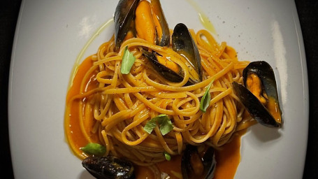 Linguini With Mussels In Crustaceous Broth