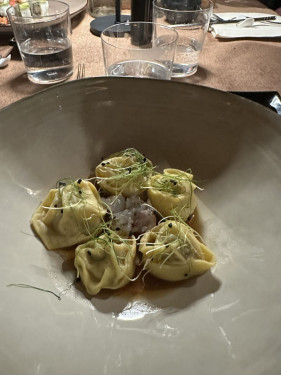 Ravioli Maiale E Verza, Brodo Allo Yuzu E Gambero Viola