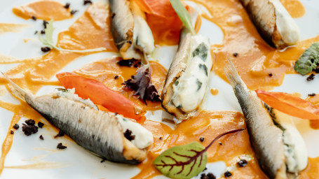 Sarde, Ricotta Al Basilico E Zuppetta Di Pomodoro