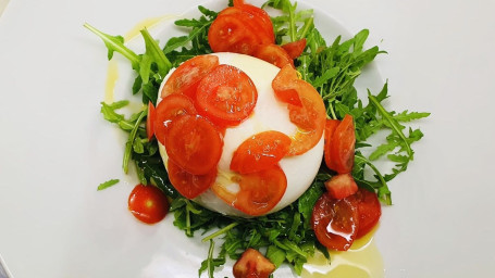 Burrata Con Rucola E Pomodorini Del Piennolo