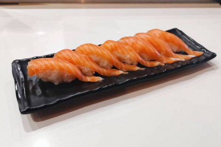 Salmon Nigiri (7 Pieces)