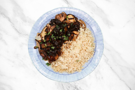 Nb-10 Black Pepper Beef Brisket With Sauteed Mushroom And Brown Rice