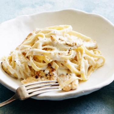 Pollo Fettuccine Alfredo