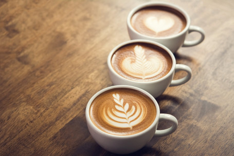 Espresso Agitato Con Latte D'avena E Zucchero Di Canna Ghiacciato