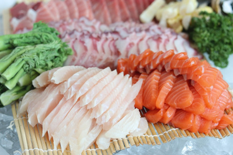 Combinazione Di Sashimi