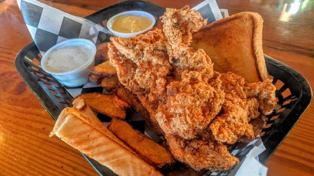 Cestino Di Strisce Di Pollo Fritto