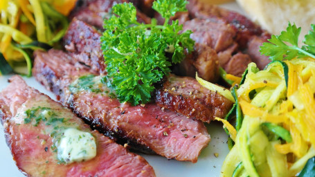 Bistecca Di Manzo E Gamberi Saltati In Padella Wok