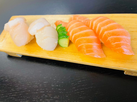 Fresh Salmon And Scallop Nigiri (2Pcs Each)