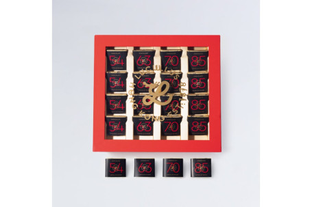 Piàn Zhuāng Hēi Zhū Gǔ Lì Lǐ Hé (16Jiàn Zhuāng Carre Chocolate Gift Box (16Pcs