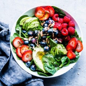 Insalata Di Spinaci Ai Frutti Di Bosco Di Stagione