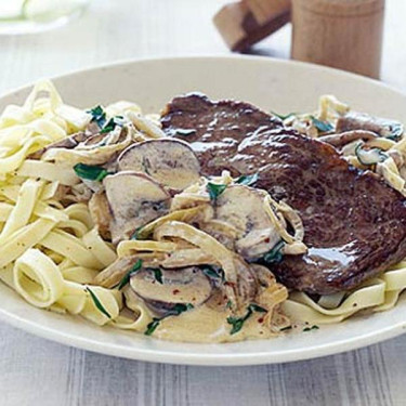 Bistecca Trinciata Di Funghi E Cipolla