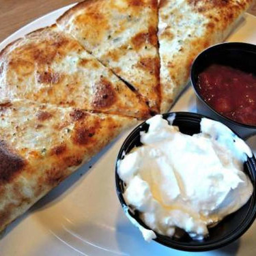 Pranzo Combo Mezza Porzione Quesadillas Di Pollo, Pancetta E Ranch