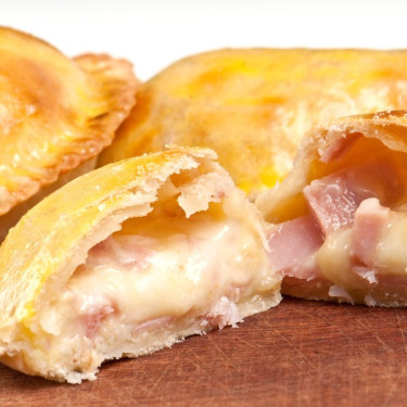 Empanada Di Prosciutto E Formaggio