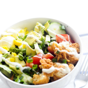 Insalata Cobb Di Pollo Croccante