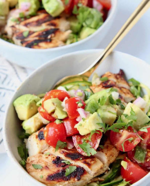 Ciotola Di Pollo Con Chipotle E Avocado