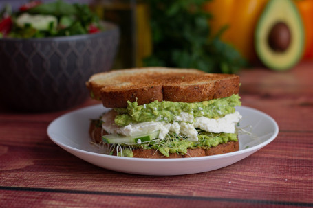 Sandwich Per La Colazione Con Salsiccia Affumicata