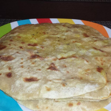 Aloo Paratha Con Yogurt