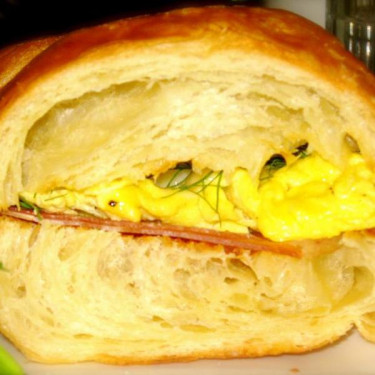 Uovo Formaggio Croissan'wich