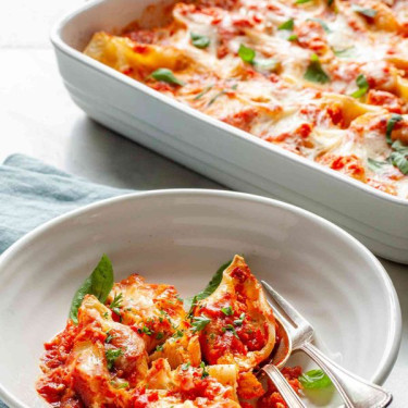 Cena Di Conchiglie Ripiene